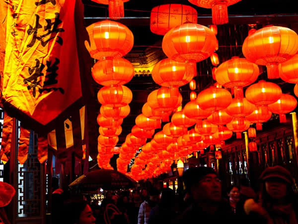 新的一年華利環(huán)保預(yù)祝您：年年好運(yùn)長似龍，家庭和睦多興隆。春風(fēng)和暢福滿堂，“錢兔”似錦人自在!